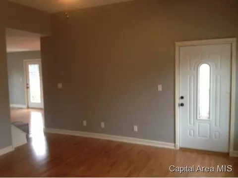 301 E Mohawk, Morrisonville, IL 62546 photo 3