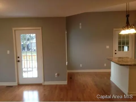 301 E Mohawk, Morrisonville, IL 62546 photo 7