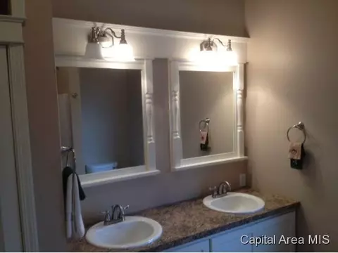 301 E Mohawk, Morrisonville, IL 62546 photo 9