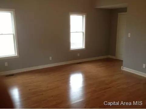 301 E Mohawk, Morrisonville, IL 62546 photo 2