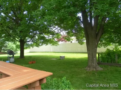1608 Windycrest Dr, Springfield, IL 62704 photo 4