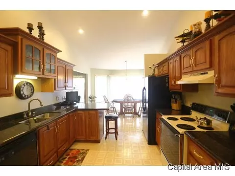 3713 Windshire Dr, Springfield, IL 62704 photo 4