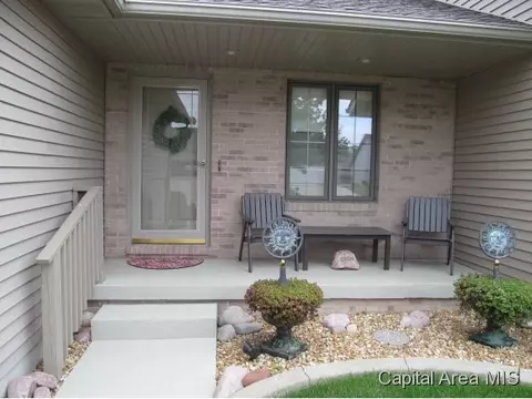2804 Wordsworth, Springfield, IL 62711 photo 2