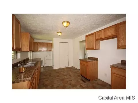 691 E Andrew Rd, Springfield, IL 62707 photo 3