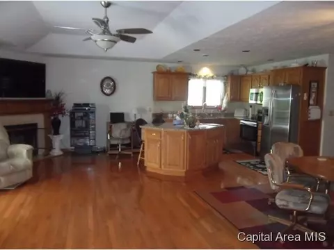 604 Silver Spg, Springfield, IL 62702 photo 2