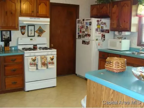 316 E Main St, Thayer, IL 62689 photo 8