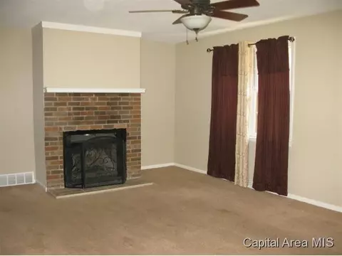 2432 S 04th, Springfield, IL 62703 photo 2