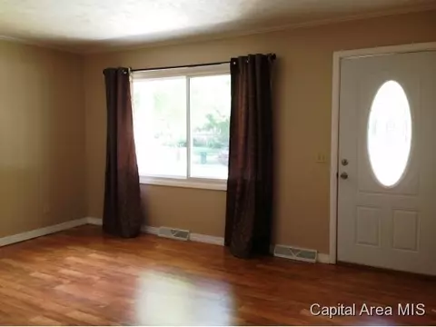 2073 Scarbrough, Springfield, IL 62702 photo 4
