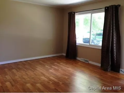 2073 Scarbrough, Springfield, IL 62702 photo 3