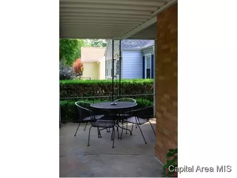2121 Whittier Ave, Springfield, IL 62704 photo 4