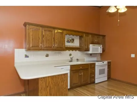 2211 Pond Mill Ct, Springfield, IL 62704 photo 7