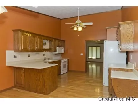 2211 Pond Mill Ct, Springfield, IL 62704 photo 6
