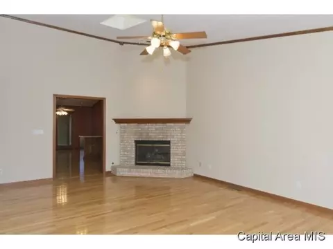 2211 Pond Mill Ct, Springfield, IL 62704 photo 4