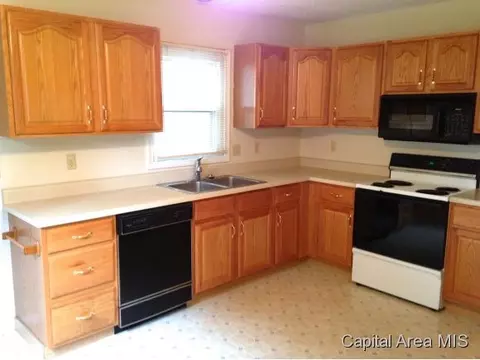 2047 Scarbrough Rd, Springfield, IL 62702 photo 4