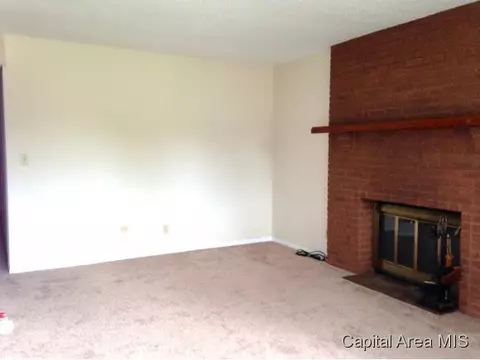 2047 Scarbrough Rd, Springfield, IL 62702 photo 3