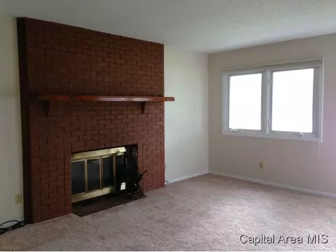 2047 Scarbrough Rd, Springfield, IL 62702 photo 2