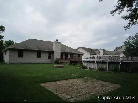 3 Brook Ln, Riverton, IL 62561 photo 2