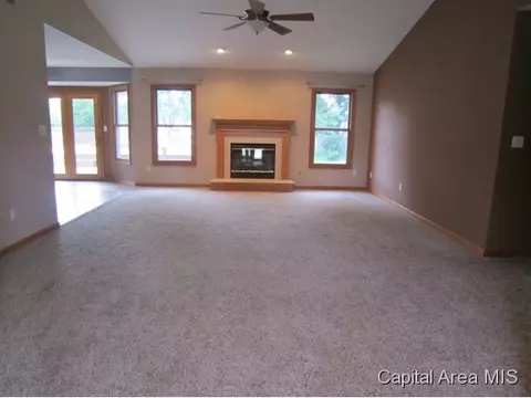 3 Brook Ln, Riverton, IL 62561 photo 6