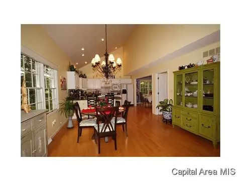 2554 Chapel Hl, Springfield, IL 62702 photo 3