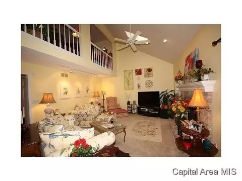 2554 Chapel Hl, Springfield, IL 62702 photo 2