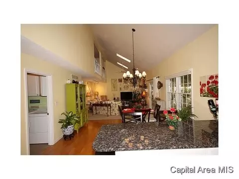 2554 Chapel Hl, Springfield, IL 62702 photo 4