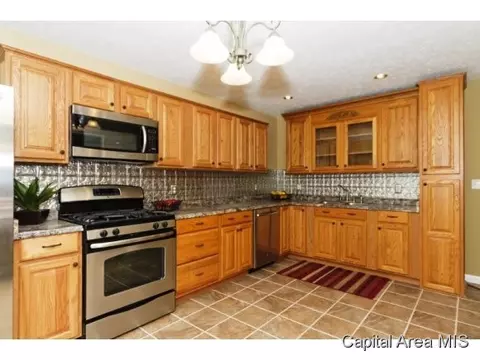 1915 N Albany, Springfield, IL 62702 photo 5