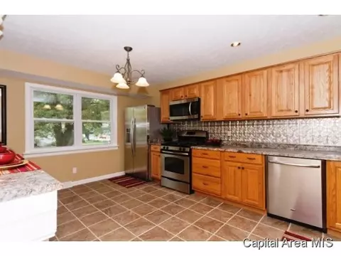 1915 N Albany, Springfield, IL 62702 photo 6