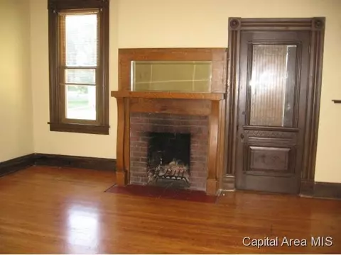 1031 N 6th St, Springfield, IL 62702 photo 3