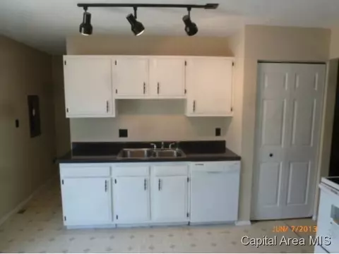 3004 Griffiths, Springfield, IL 62702 photo 4