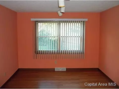 8000 Hunt Rd, Springfield, IL 62712 photo 6