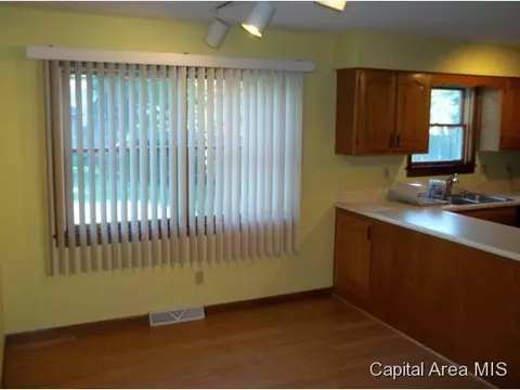 8000 Hunt Rd, Springfield, IL 62712 photo 3
