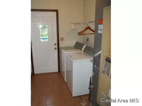8000 Hunt Rd, Springfield, IL 62712 photo 10