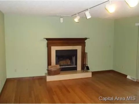 8000 Hunt Rd, Springfield, IL 62712 photo 8