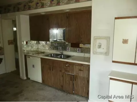 2484 S 11th Street St, Springfield, IL 62703 photo 5
