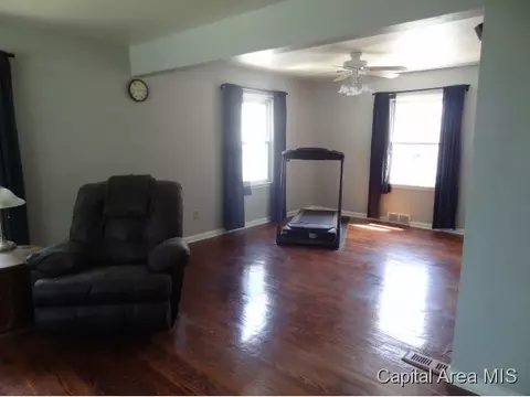 2002 E Kys, Springfield, IL 62702 photo 4