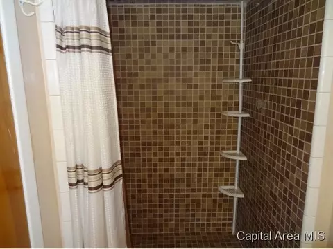 2002 E Kys, Springfield, IL 62702 photo 5