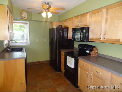 2002 E Kys, Springfield, IL 62702 photo 3