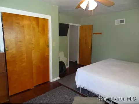 2002 E Kys, Springfield, IL 62702 photo 6
