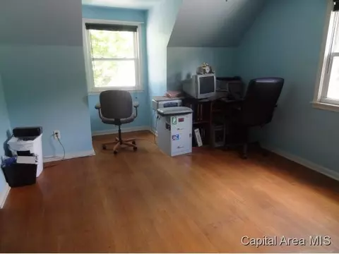 2002 E Kys, Springfield, IL 62702 photo 7