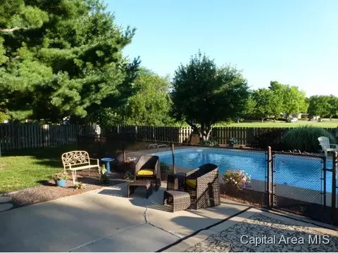 2221 Montclair, Springfield, IL 62704 photo 3