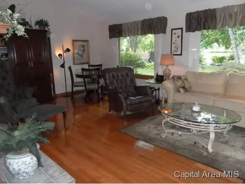 3205 Lobell Dr, Springfield, IL 62712 photo 4