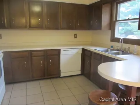 704 E Cardinal, Athens, IL 62613 photo 4