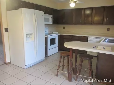 704 E Cardinal, Athens, IL 62613 photo 5