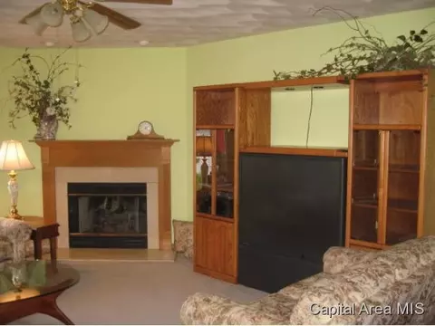 2409 Glencoe, Springfield, IL 62704 photo 3