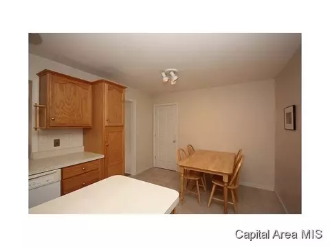 81 Foresters Ln, Springfield, IL 62704 photo 5