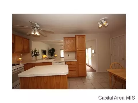 81 Foresters Ln, Springfield, IL 62704 photo 6