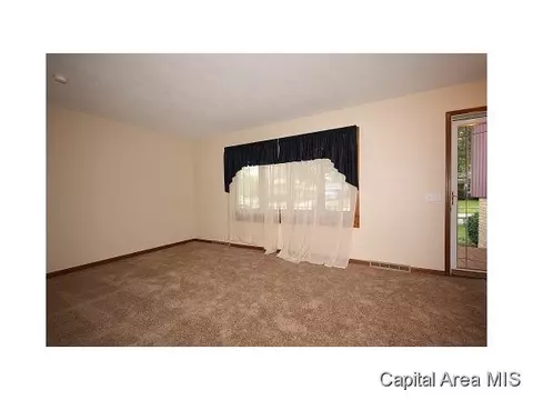 2435 Arrowhead, Springfield, IL 62702 photo 4