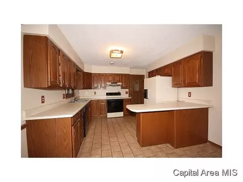 2435 Arrowhead, Springfield, IL 62702 photo 7