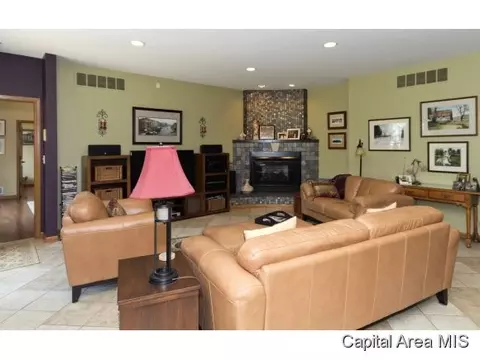 2324 Lillian Dr, Springfield, IL 62704 photo 4