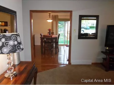2229 Eleanor, Springfield, IL 62702 photo 4